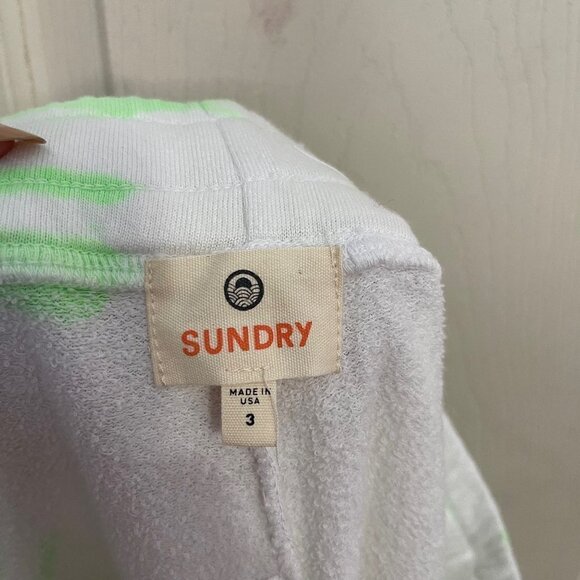 Sundry Women's NWOT Green Dolphin Tie Dye Terry Drawstring Pockets Shorts Large - Picture 3 of 8